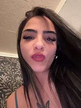 Evelin199 online show from April 15, 2026, 7:58 pm