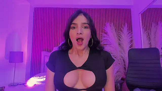 Violett hott  online show from February 2, 2026, 12:37 pm