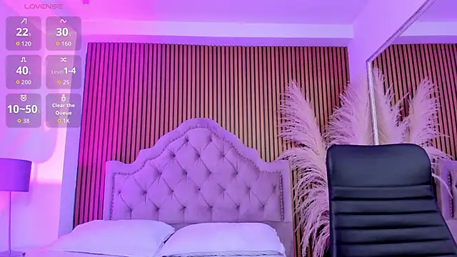 Violett hott  online show from February 27, 2026, 1:11 pm