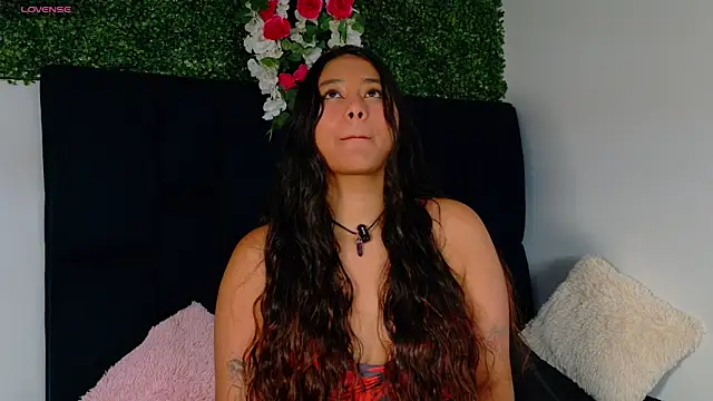 Snapshot of AnnaSmiles chatting on May 5, 2026, 4:15 pm AnnaSmiles online show from May 5, 2026, 4:15 pm