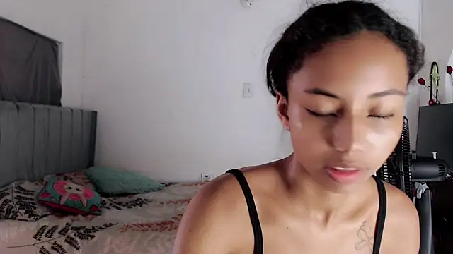 Snapshot of linda_brown_ chatting on February 26, 2026, 12:48 pm linda brown online show from February 26, 2026, 12:48 pm