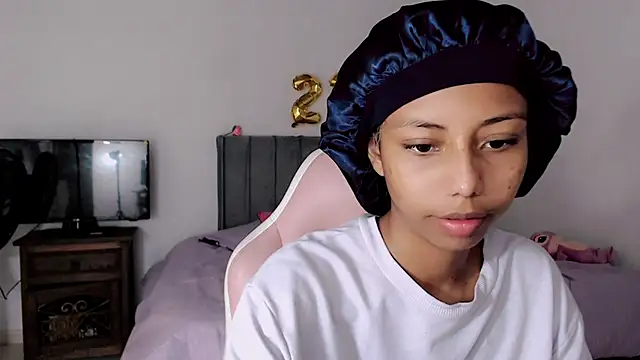 Snapshot of linda_brown_ chatting on June 5, 2026, 12:22 pm linda brown online show from June 5, 2026, 12:22 pm