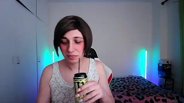 HoneyValentine online show from April 17, 2026, 8:23 pm