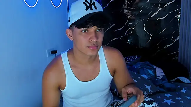 jamescurly00 online show from January 6, 2026, 10:01 pm