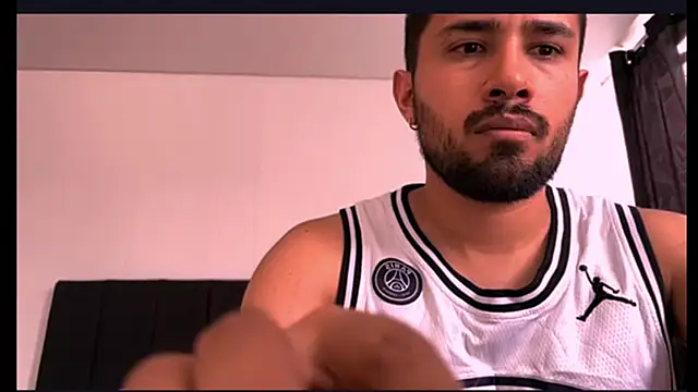 Snapshot of axell_torrez chatting on January 15, 2026, 7:50 pm axell torrez online show from January 15, 2026, 7:50 pm