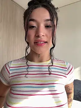 crystal dlun online show from April 21, 2026, 8:44 pm