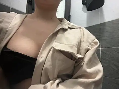 -Holly-y online show from January 6, 2026, 8:40 am