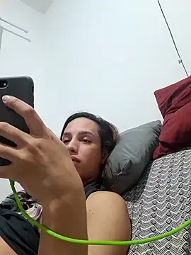 ofjuliaa online show from April 8, 2026, 2:33 am