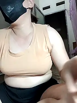 Lyna sexy24 online show from April 11, 2026, 10:25 pm