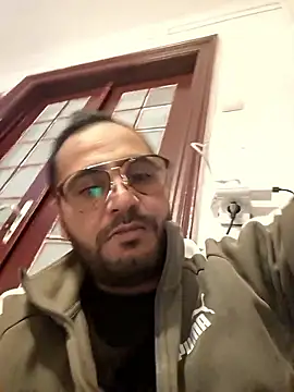 Snapshot of julian-112 chatting on January 10, 2026, 5:37 pm julian-112 online show from January 10, 2026, 5:37 pm