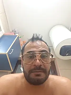 Snapshot of julian-112 chatting on January 13, 2026, 10:26 pm julian-112 online show from January 13, 2026, 10:26 pm