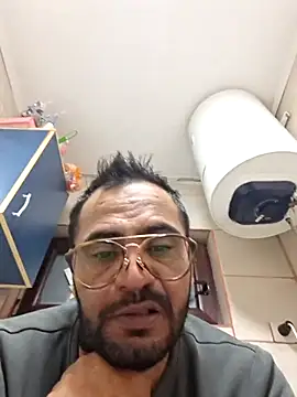 Snapshot of julian-112 chatting on January 15, 2026, 8:45 pm julian-112 online show from January 15, 2026, 8:45 pm