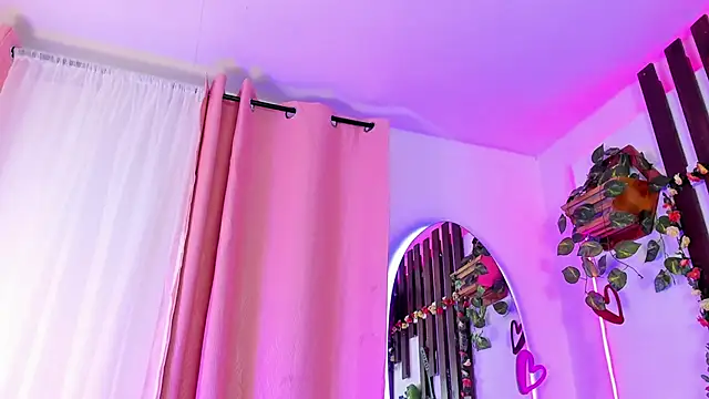 MeowMota  online show from April 16, 2026, 9:39 pm