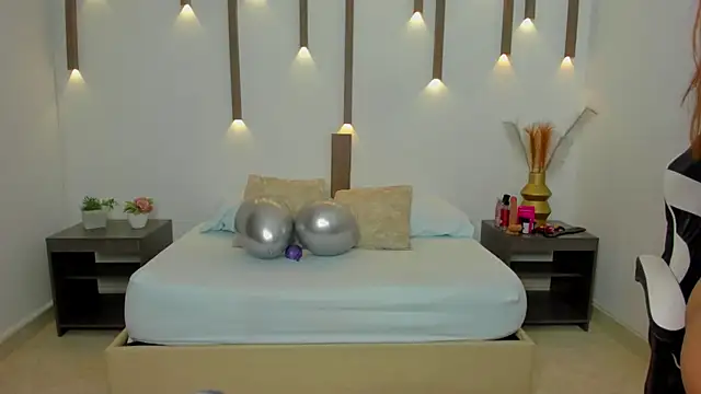 scarlett rosse x online show from February 1, 2026, 2:10 am