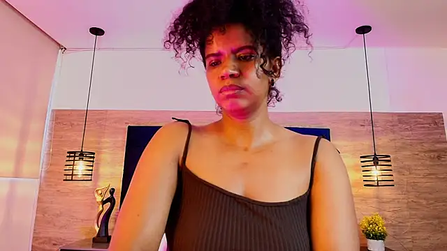 Ellie-Alves online show from May 12, 2026, 4:26 pm