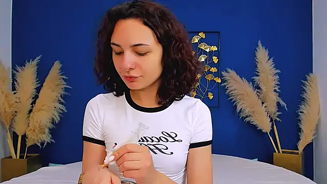 Snapshot of RIANA_SI chatting on January 10, 2026, 5:37 pm RIANA SI online show from January 10, 2026, 5:37 pm