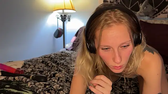 mysunidreamss online show from February 7, 2026, 2:37 am