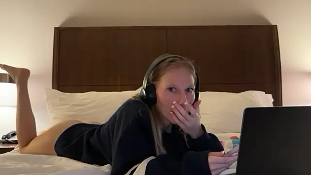 mysunidreamss online show from March 28, 2026, 2:11 am