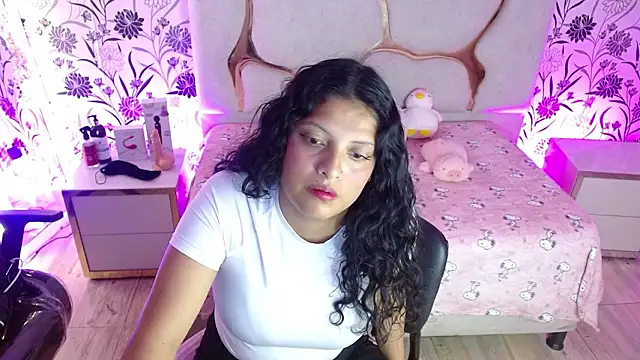 Snapshot of TATTI_TAY chatting on February 18, 2026, 7:32 pm TATTI TAY online show from February 18, 2026, 7:32 pm