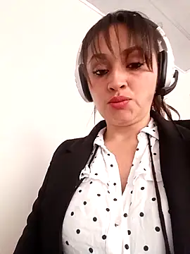 Snapshot of Alejandra_N chatting on February 6, 2026, 2:20 pm Alejandra N online show from February 6, 2026, 2:20 pm