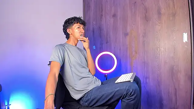 neitan miller  online show from February 26, 2026, 6:23 am