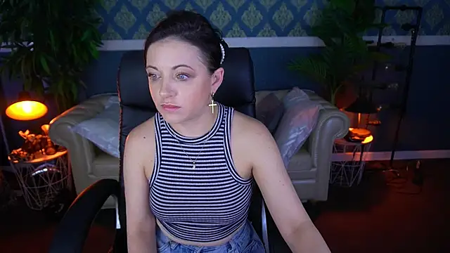 Dafni Monn online show from June 7, 2026, 5:44 am