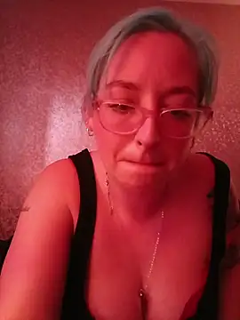 mommamilf69 online show from January 9, 2026, 10:29 am