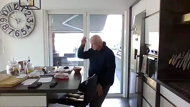 Helinetrav online show from February 25, 2026, 8:57 am