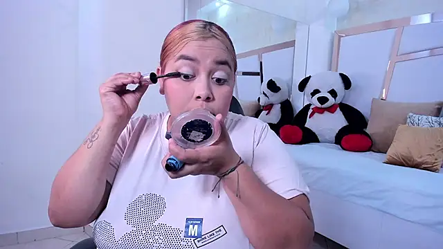 tatikanyx online show from March 5, 2026, 12:01 pm