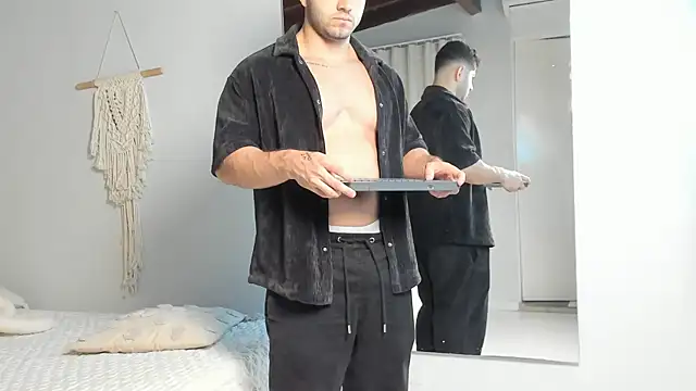 Snapshot of Thiago_moretti chatting on May 1, 2026, 2:21 pm Thiago moretti online show from May 1, 2026, 2:21 pm