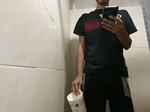 Snapshot of castro24141 chatting on February 9, 2026, 2:32 pm castro24141 online show from February 9, 2026, 2:32 pm