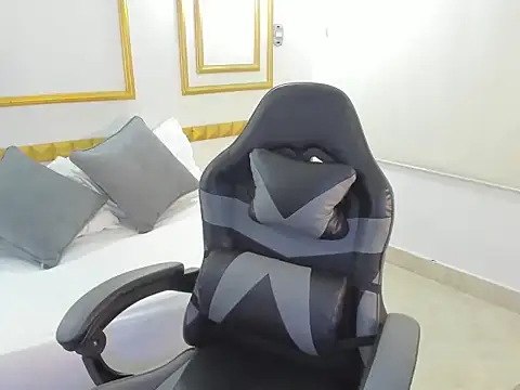 Snapshot of bella_fernand chatting on February 2, 2026, 7:01 pm bella fernand online show from February 2, 2026, 7:01 pm