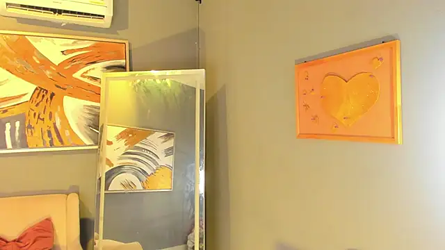 ailann  online show from April 13, 2026, 7:41 pm