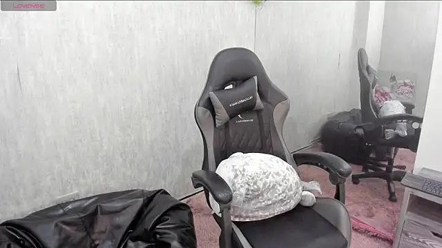 Snapshot of Gia_Campbell chatting on January 11, 2026, 3:50 pm Gia Campbell online show from January 11, 2026, 3:50 pm