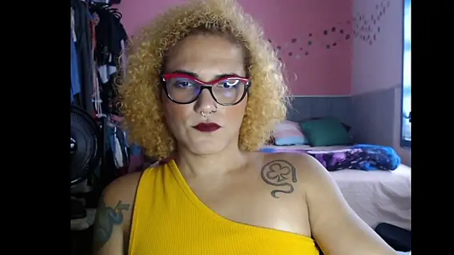 Queen Domme de paus online show from February 2, 2026, 6:06 pm