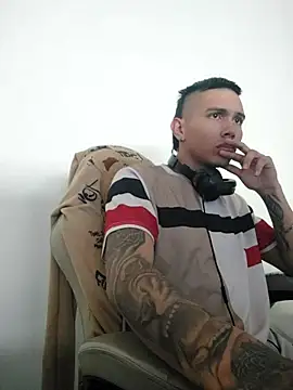 Scook Gray  online show from February 18, 2026, 3:41 pm