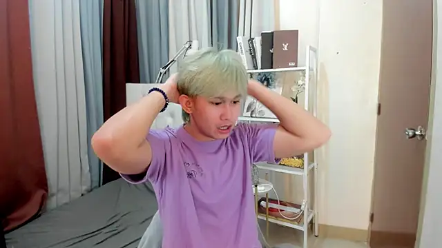 davincihugecock online show from April 13, 2026, 4:56 pm