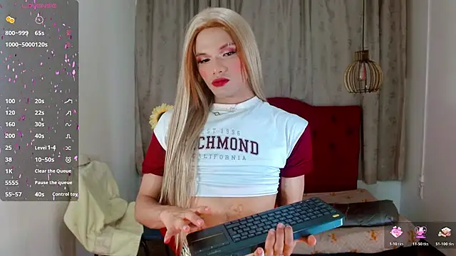 Isabella Kirk online show from January 14, 2026, 7:41 pm