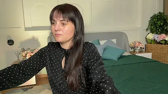  SilkyShadow  online show from February 11, 2026, 1:32 am