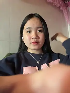 Gwen879 online show from January 14, 2026, 2:44 pm