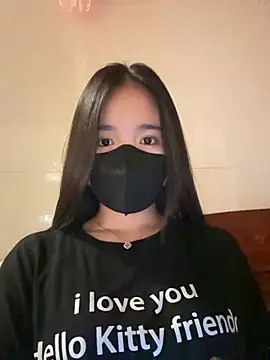 Gwen879 online show from April 19, 2026, 1:21 pm