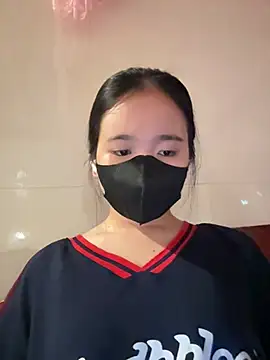 Gwen879 online show from April 28, 2026, 2:27 am