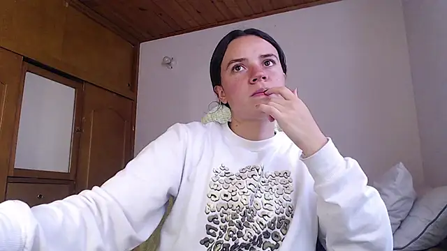 Shanel Lozano online show from March 9, 2026, 7:29 pm