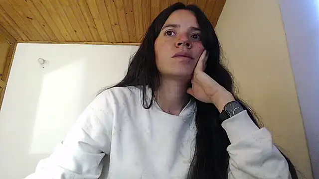 Shanel Lozano online show from June 10, 2026, 10:52 pm