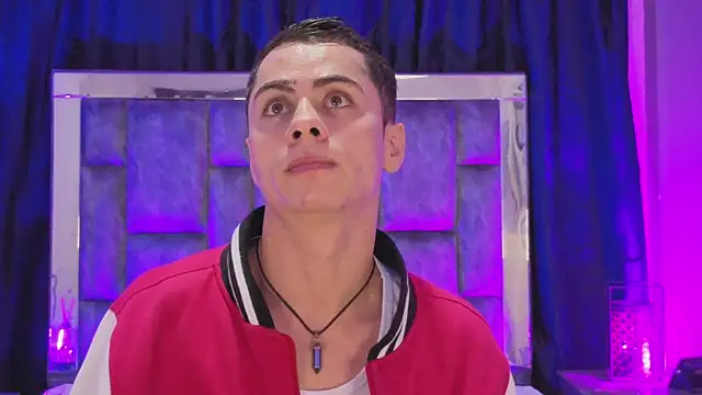 LeoMonnroe online show from February 2, 2026, 7:23 pm