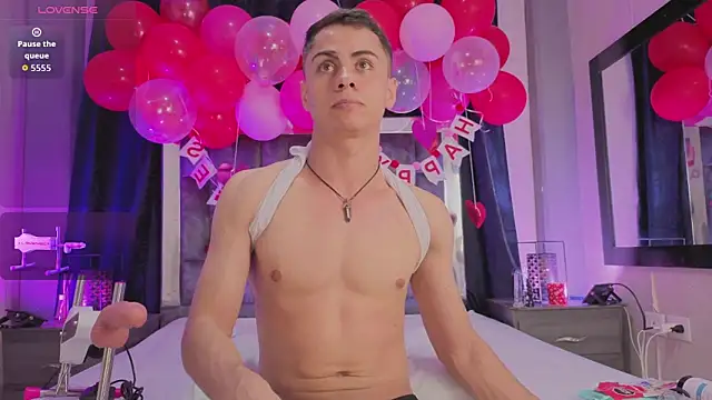 LeoMonnroe online show from February 17, 2026, 8:04 pm