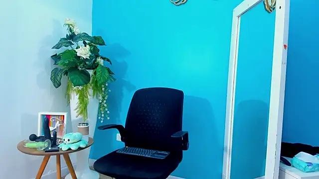 ViictoriiaSaenz online show from March 3, 2026, 4:07 am