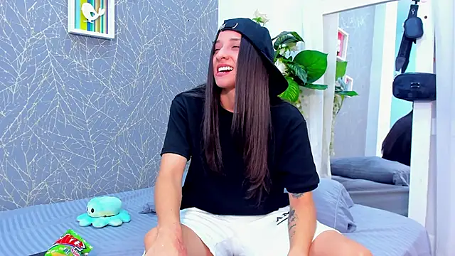ViictoriiaSaenz online show from June 6, 2026, 3:22 am