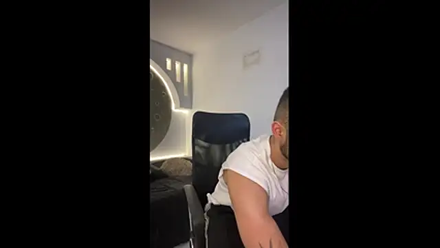 Snapshot of Apolo_lux1 chatting on May 23, 2026, 7:51 pm Apolo lux1 online show from May 23, 2026, 7:51 pm
