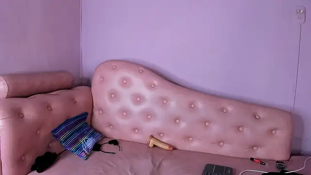 LeticiaHinkley online show from February 2, 2026, 7:34 pm